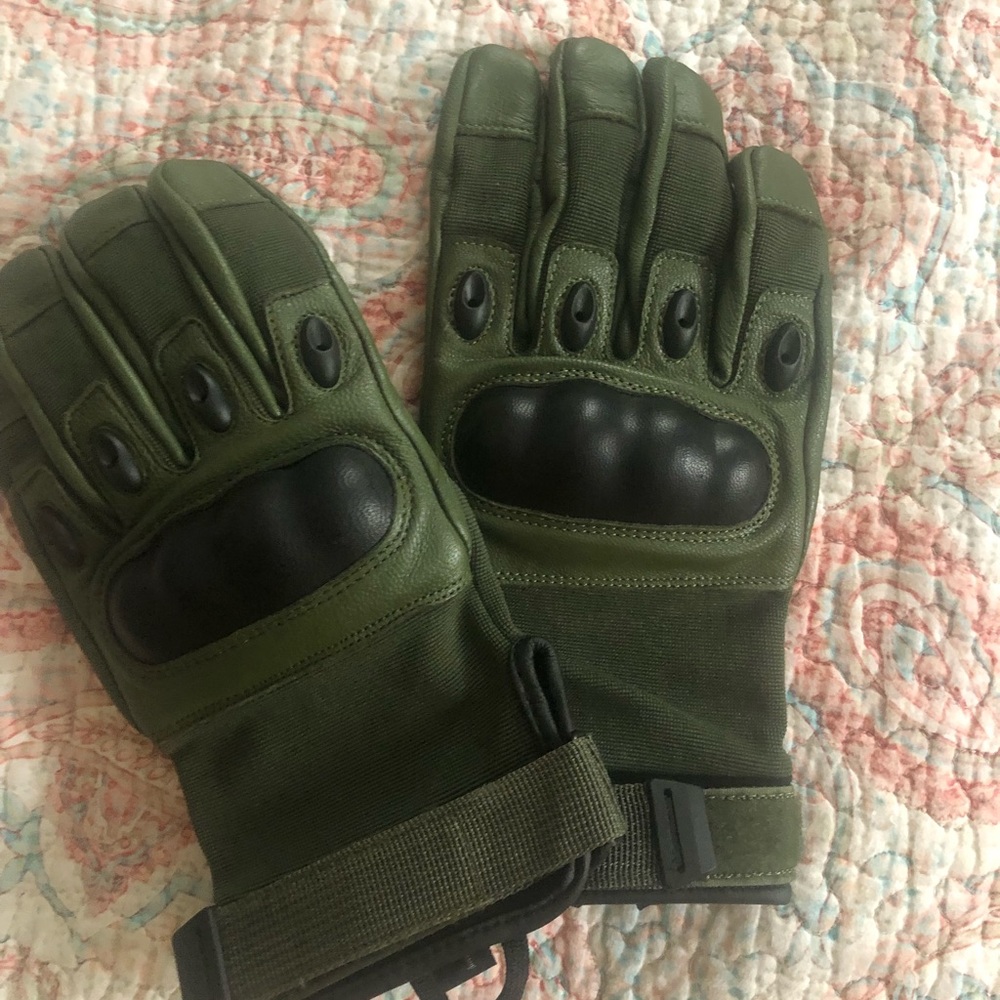 New green knuckle gloves